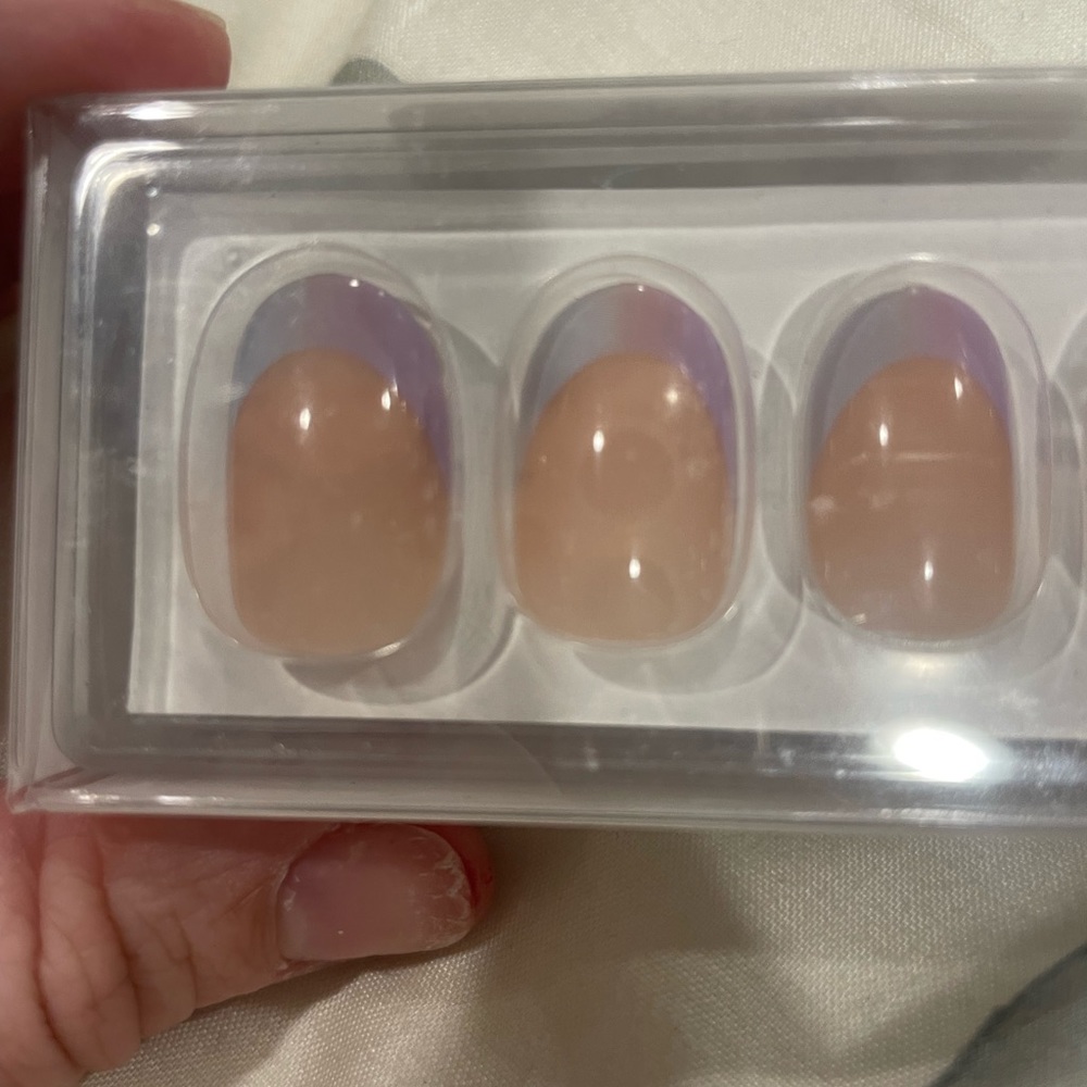 Static Nails - Picture 3 of 3